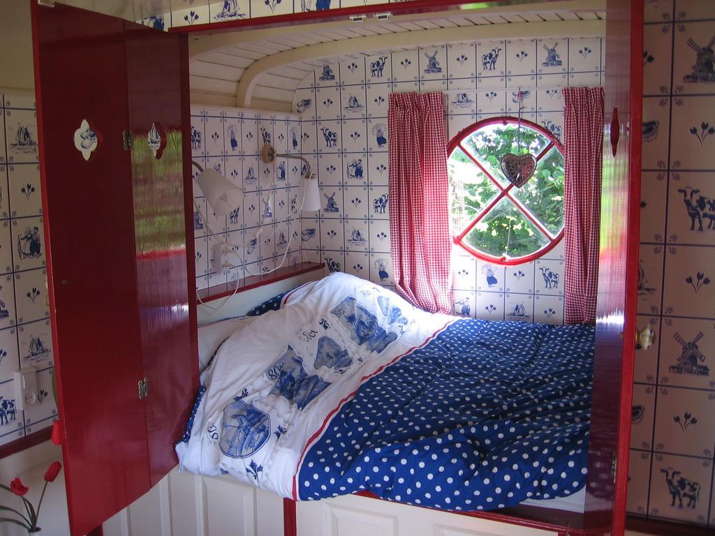 Pipowagen Camping Puur Genieten Acomodação com café da manhã Someren Quarto foto