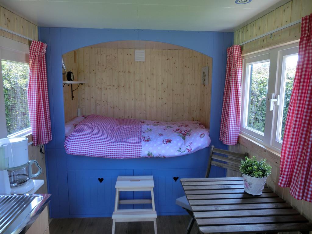 Pipowagen Camping Puur Genieten Acomodação com café da manhã Someren Quarto foto