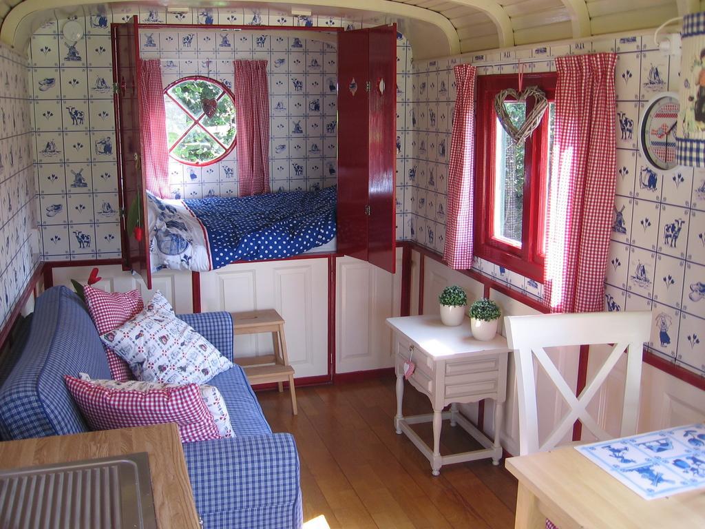 Pipowagen Camping Puur Genieten Acomodação com café da manhã Someren Quarto foto