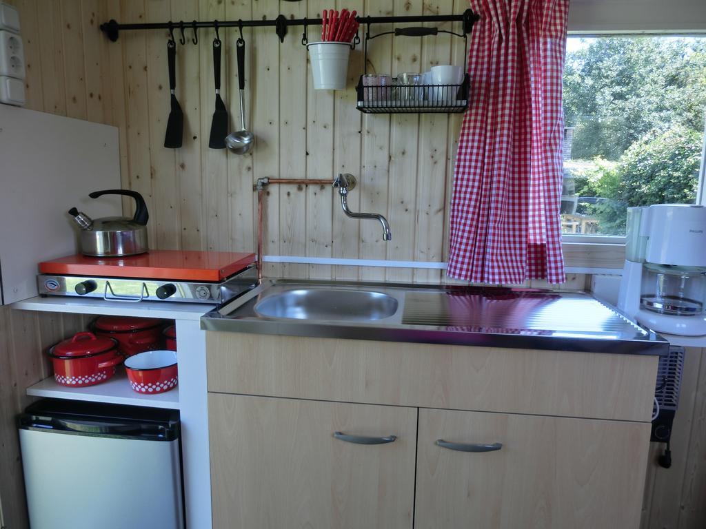 Pipowagen Camping Puur Genieten Acomodação com café da manhã Someren Quarto foto