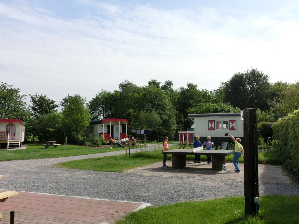 Pipowagen Camping Puur Genieten Acomodação com café da manhã Someren Exterior foto